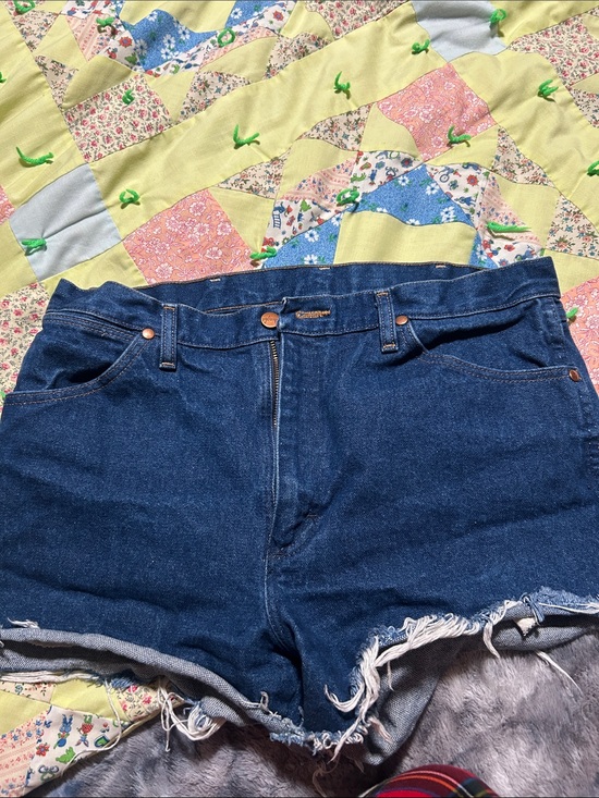 Wrangler Pants - Wrangler cut off shorts highrise